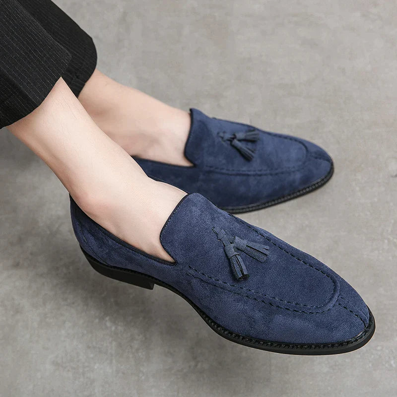 Men's casual slip-on shoes with contrast stitching