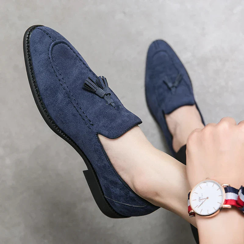 Men's casual slip-on shoes with contrast stitching