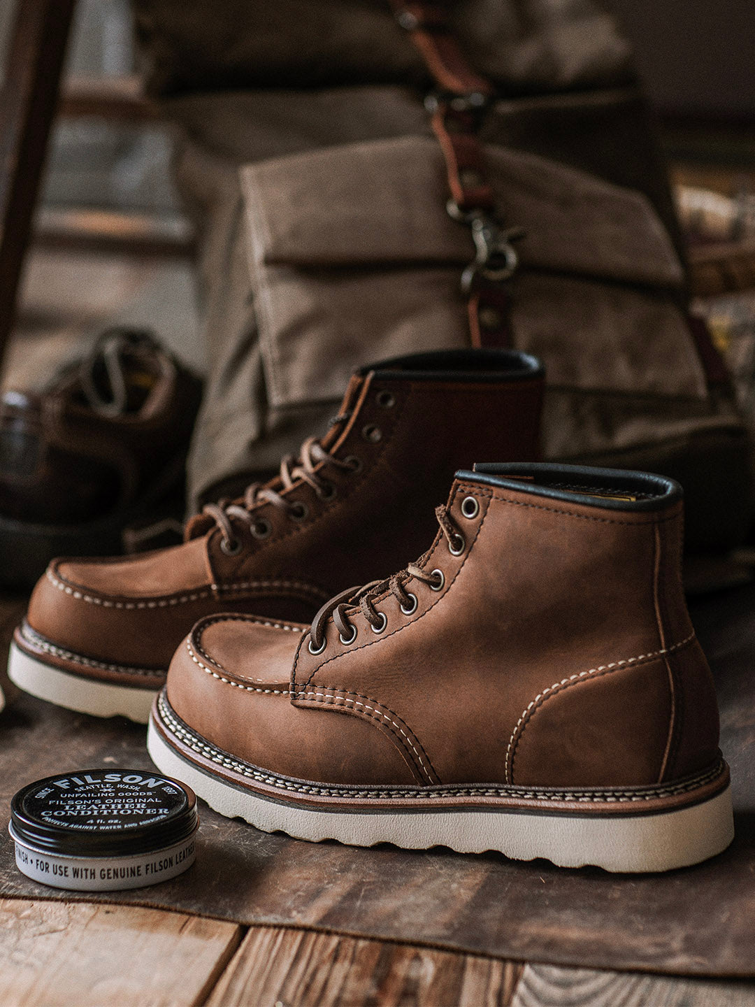Full grain leather men's Moc Toe work boots